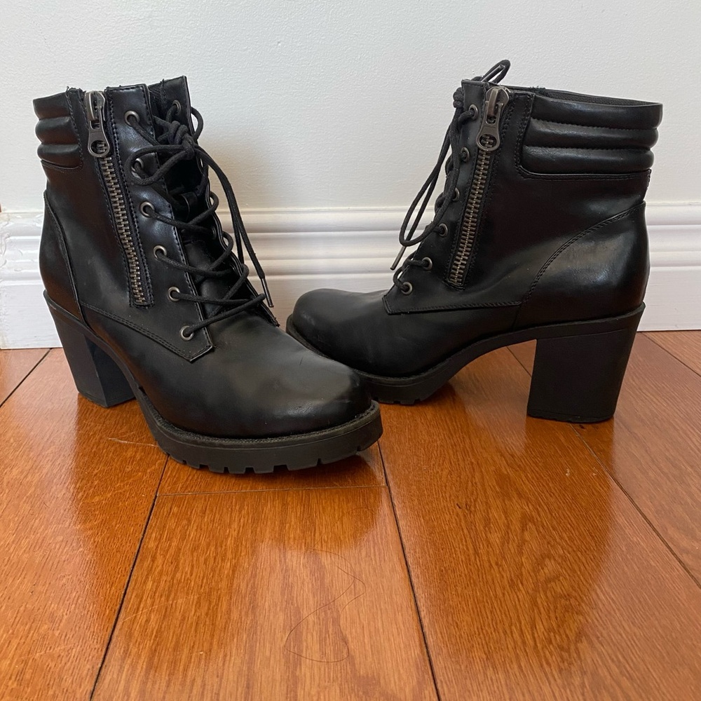 Steve Madden, Black boots
